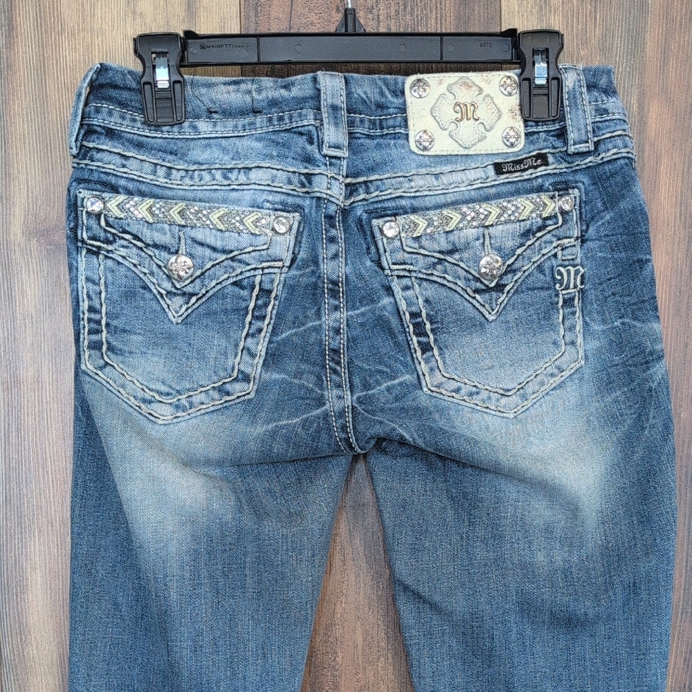 Miss Me Distressed Signature Boot Cut Mid Rise Jeans 28      C640